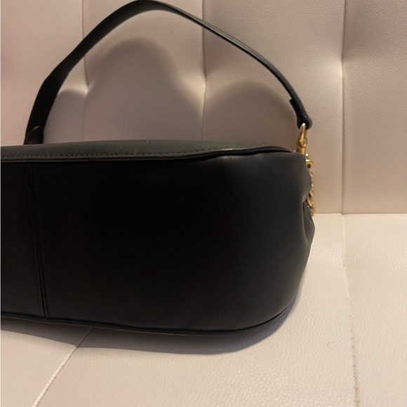 ❤️SOLD❤️Pre-Loved 2021 Coach Black Leather Bag with gold tone chain attached. - Picture 10 of 12